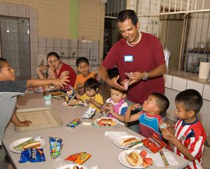 Volunteer serving food and drinksWEB Volunteer serving food and drinks