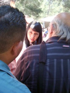 Zaira atiende La titular de la Secretaría del Migrante Zaira Mandujano Fernández.