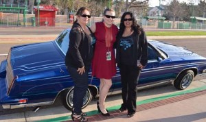 Patricia Gutierrez y Sherry Yafuso fundadoras del Club Unique Ladies posan con la Directora Gloria Moran..