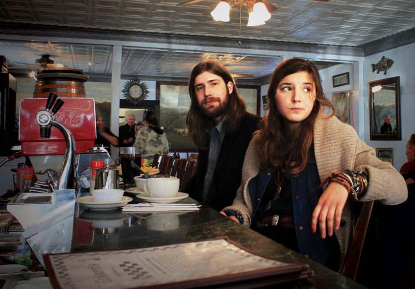 Caroline Rose y Jer Coons. Credit: EmmyG Productions