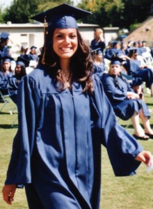 Raquel en su graduación en Bonita Vista High School.