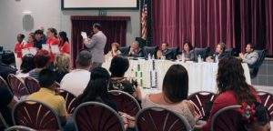 Al final de la reunión anual de fin de cursos de la escuela de educación media de San Ysidro para premiar a los alumnos destacados del condado, se hicieron las votaciones correspondientes por parte de la mesa directiva y maestros.