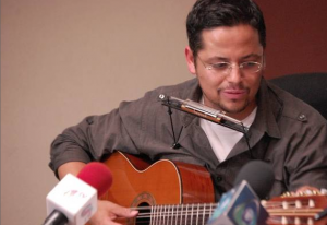 Gerardo Pablo Muñoz, músico, trovador y compositor contemporáneo mexicano visita Tijuana