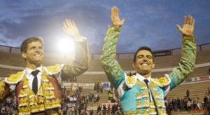 Julian Lopez “El Juli” and Arturo Macias “El Cejas” salute the crowd after a good afternoon.