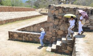 Detalle arquitectónico de la cultura Tolteca en la cancha ceremonial del juego de pelota en Tahuacalco, Guerrero. Foto: Sergio Flores