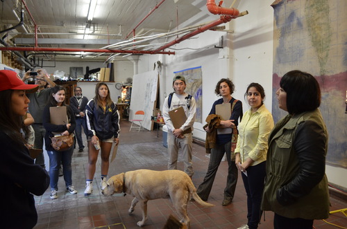 Irma Esquivias (right), coordinator at Radio Pulso del Barrio, leads a group of volunteers in establishing Radio Pulso del Barrio 