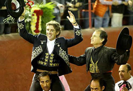 Pablo Hermoso de Mendoza (left) and Eloy Cavazos