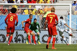 Argentina's Gonzalo Higuain (R) hits a volley to score against Belgium during their 2014 World Cup quarter-finals at the Brasilia national stadium in Brasilia July 5, 2014.  REUTERS/Damir Sagolj 