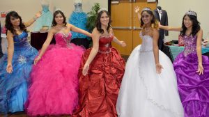 Vestidos de temporada y las ultimas tendencias fueron presentados en el Quinceañera Expo Magazine