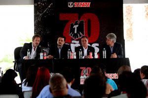 Los directivos de Cuahutemoc Moctezuma anuncian los festejos del 70 aniversario de la cervecería.