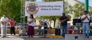 Danza, música y exhibiciones de carros se mostraron en La Fiesta del Barrio en Carlsbad, celebrandose asi la cultura mexicana en la región.