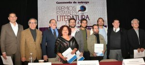 Ganadores de los Premios Estatales de Literatura 2014 en Baja California flanqueados por el Lic Pedro Ochoa Palacio Director Cecut Lic Manuel Felipe