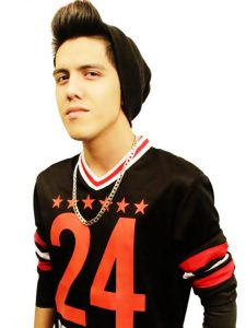 Kike Marin famoso bloggero y cantante mexicalense se presentó en Tijuana