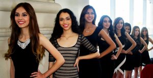 Grupo de hermosas jóvenes que participarán en Belleza  México Internacional 2015 en rueda de prensa.