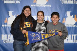 Senior Jessie Hernandez with her family