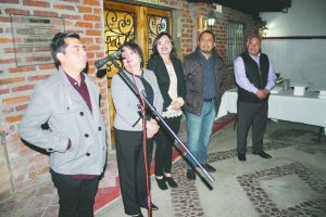 Rigo Flores; la delegada de Playas de Tijuana, Martina Montenegro; la Coordinadora de Casa de Cultura Playas Denisse Carrizoza, los promotores de la exposición Arturo López y Francisco Godínez