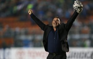 Antonio Mohamed, tecnico del Monterrey, puede tomar una dulce revancha si elimina al América en la semifinal.
