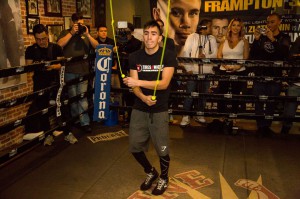 Leo Santa Cruz entrena en Los Ángeles para preparar su combate ante Carl Frampton.  Foto: Ricky Horne/TGB Promotions.