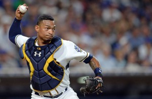 Pie de foto: Christian Bethancourt está trabajando para ser receptor, pitcher y jardinero de los Padres de San Diego durante la temporada 2017. Foto/Internet